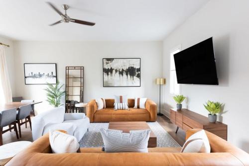 Germantown Casa | Luxurious Twin Homes with Rooftop Decks