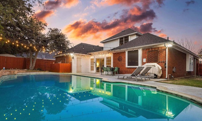 North Richland Hills Casa | Luxurious 5 Bedroom Retreat with Pool!