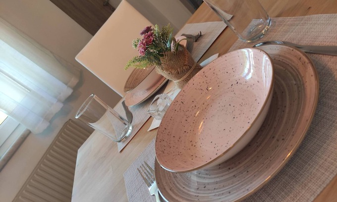 Sollenau Apartamento | Luxurious vacation apartment with garden, terrace and pool.