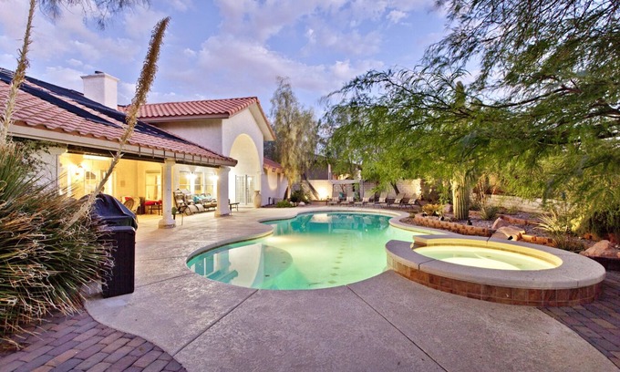 Canyon Gate Casa | Casa privada de Oasis - 7 minutos a Strip - Piscina / Spa - Reserve 3 noches y obtenga 1 gratis