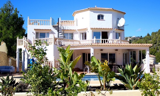 Benissa Coast Villa | Magnífico 5 camas para 10 personas. Aire acondicionado, wifi, TV satélite con piscina grande.