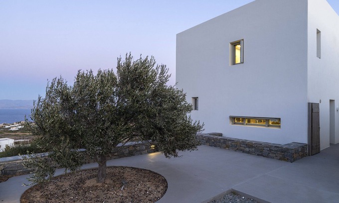 Paros Villa | Luxurious villa in Paros island. Walking to the beach. Close to Naoussa Town.