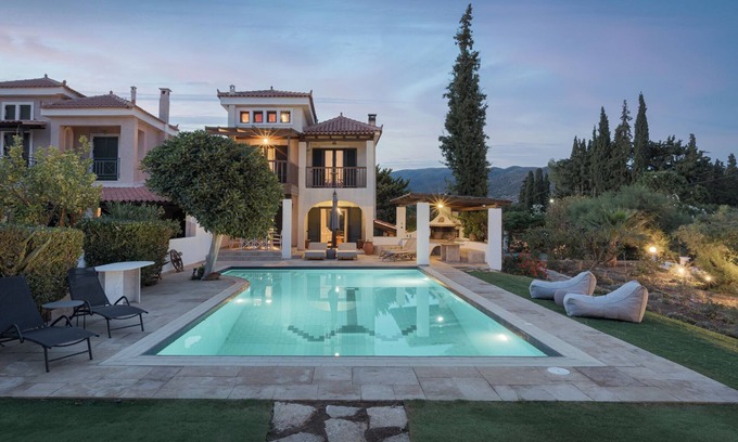 Plepi Casa | Luxurious Villa Nefeli Next To the Beach