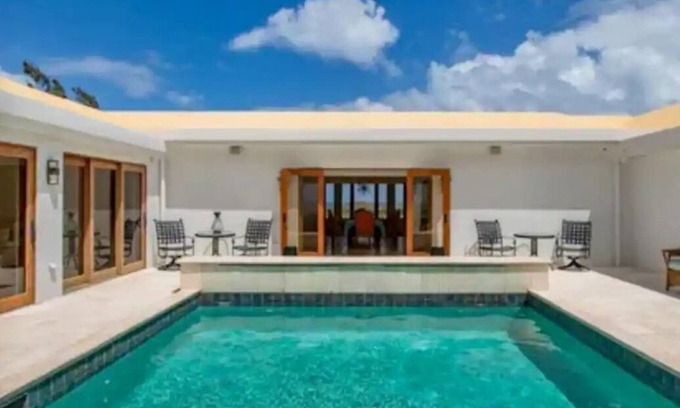 Testman Casa | Luxurious Villa Upstairs Level with Pool