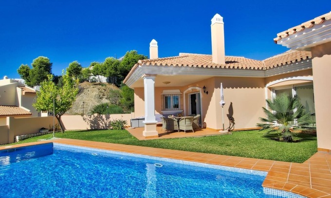 Mijas Villa | "Luxurius Villa with private pool" Wi-Fi, aire acondicionado, terraza y jardín, NO menores de 40