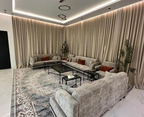 Al Qassim Chalet De Esquí | Luxurious villa with three bedrooms, cinema and swimming pool