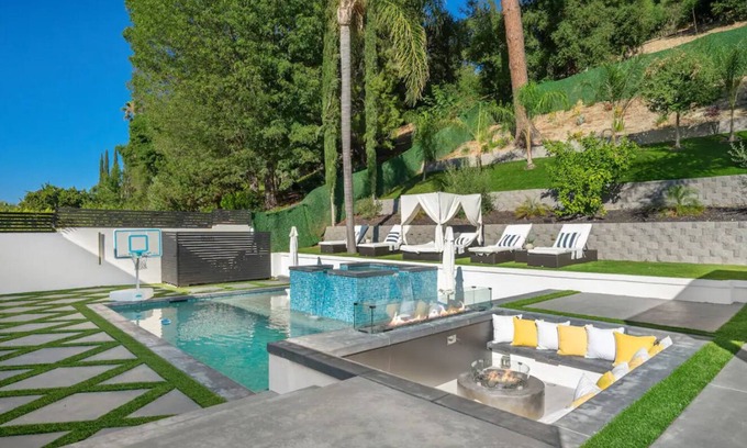 Woodland Hills Casa | Luxurious Villa, Woodland Hills