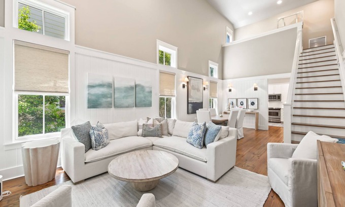 Cottage District Casa | Luxurious WaterColor House Minutes From Seaside and the Beach!