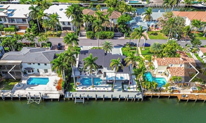 Las Olas Isles Casa | Luxurious Waterfront Home in Ft. Lauderdale w/100-Foot Dock on the Intracoastal!
