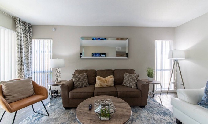 Thousand Oaks Apartamento | Luxurious/WFH/Work Space/2 King beds/Fast Wi-Fi