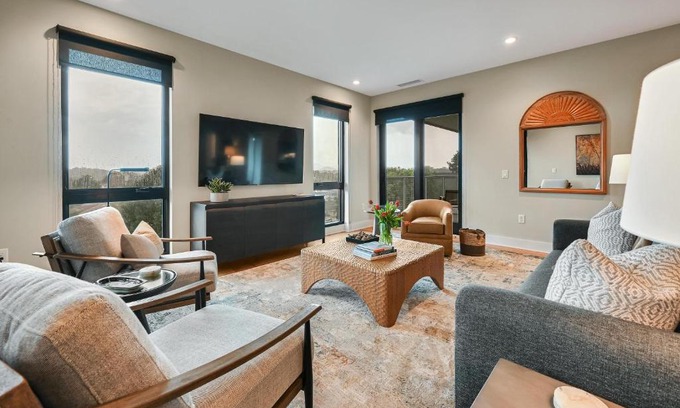 Downtown Asheville Casa | Luxuriously Redecorated