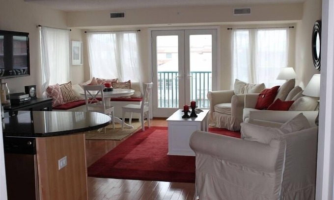 Dewey Beach Condominio | Condominio de lujo de 1 habitación / 2 baños en el corazón de Dewey.