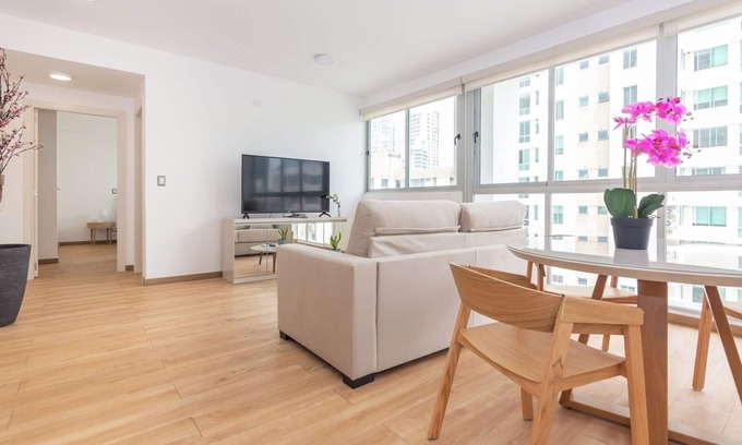 Marbella Condominio | Luxury 1 bedroom apt with free parking