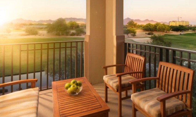 Kierland Complejo | Luxury 1-bedroom resort, full kitchen, dining, living room, patio in Scottsdale