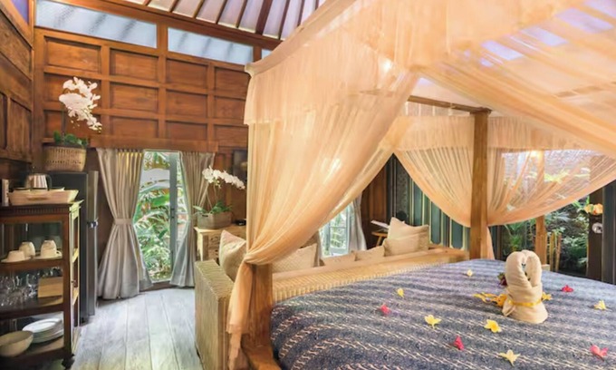 Sanur Kauh Villa | Luxury 1-bedroom villa in Bali with Private Terrace and fully furbished Kitchen
