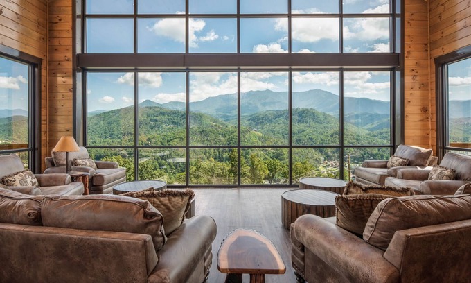 Gatlinburg Cabina | Mega Vistas, Cabaña de lujo, 11,000 Sq. Ft., Teatro, Arcade de golf y más Plazas 86