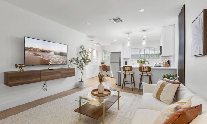 Tampa Apartamento | Luxury 1BR in amazing Location FREE parking &crib