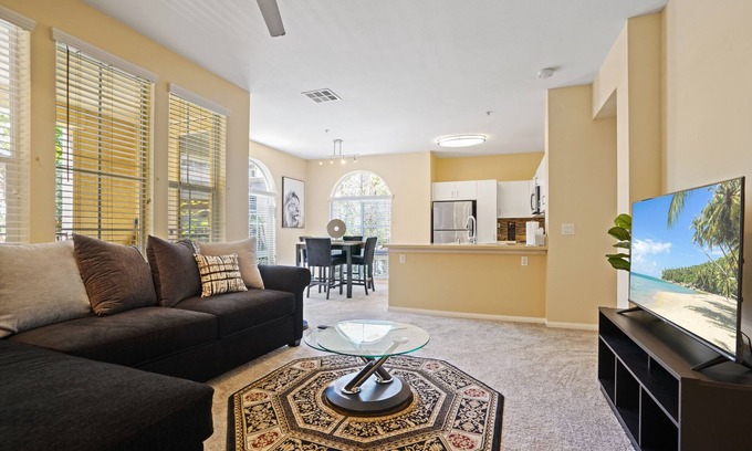 Anaheim Resort Apartamento | Luxury 2-BD/BA Apt! 5 Mins to Disney ! Angel Stadium! Honda Center! The Outlets!