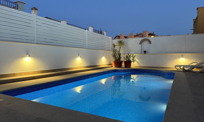 Torre-Pacheco Villa | Det de lujo de 2 dormitorios, 2 baños, piscina climatizada, aire acondicionado completo y jardín con vista al jardín