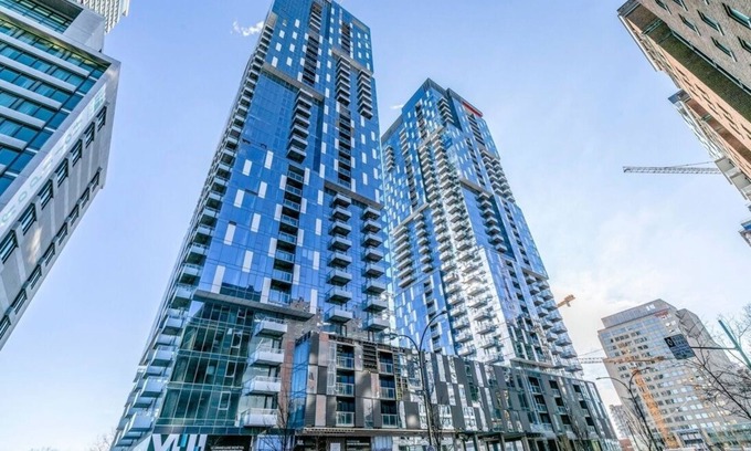 Downtown Montreal Condominio | Luxury 2 bed 2 bath AAA Location