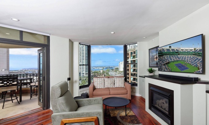 Downtown San Diego Condominio | Luxury 2-Bed, 2-Bath Condo with Stunning Bay Views