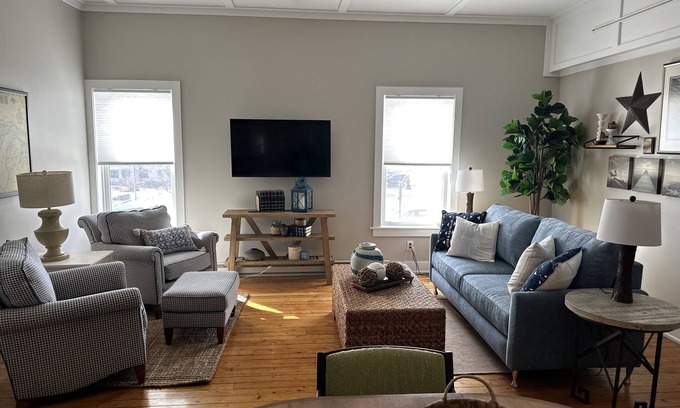 Northport Apartamento | Luxury 2 bed apt in Northport! Walk to everything (next door to Piper apt)