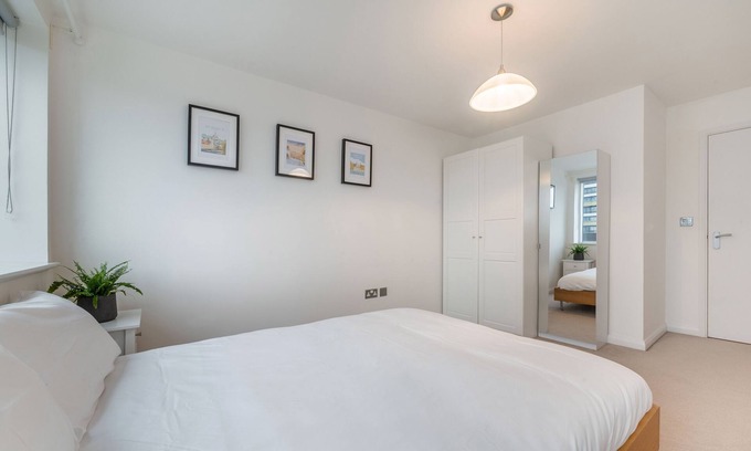 Notting Dale Apartamento | LUXURY 2 BED BALCONY FREE PARKING FLAT