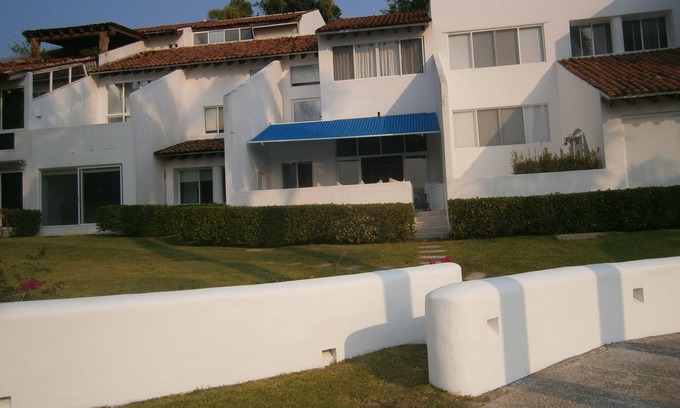 Ixtapa Condominio | Luxury 2-bedroom condo in Yacht club in Ixtapa Zihuatanejo