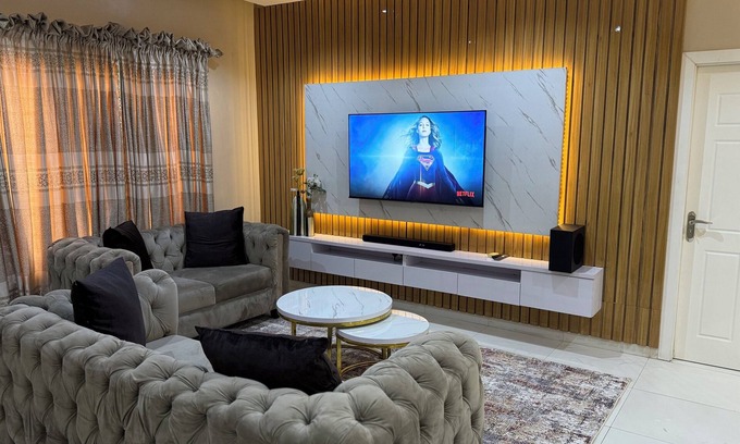 Ibadan Casa | Luxury 2-bed w 24h light in Kolapo Ishola GRA