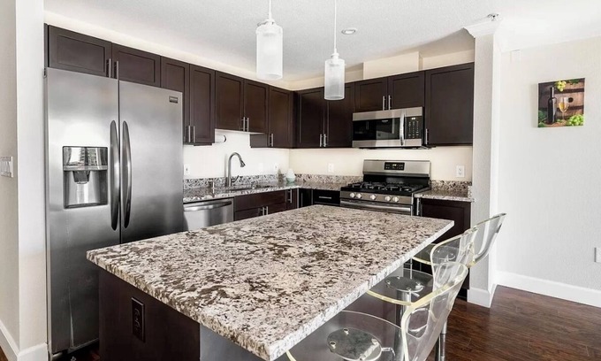 Downtown San Diego Condominio | Quiet Luxury 2-bedroom Condo with San Diego Marina Views