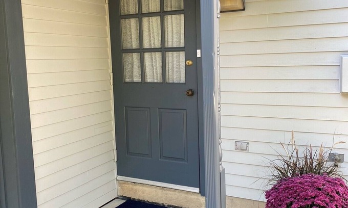 Reamstown Apartamento | Luxury 2 bedroom 2 full bath w/den/additional sleeping room.