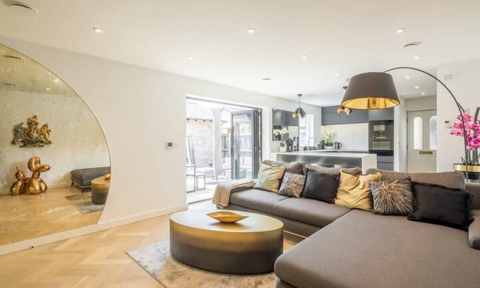 Cambridge Apartamento | Luxury 2 Bedroom Apartment with Parking