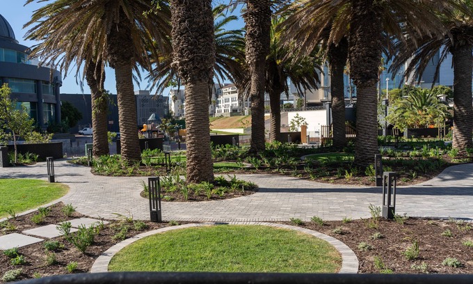 Century City Apartamento | Luxury 2 bedroom apartment, in the heart of century city.
