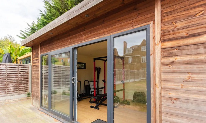 Streatham Hill Apartamento | Luxury 3 Bedroom Apartment With hot tub and gym
