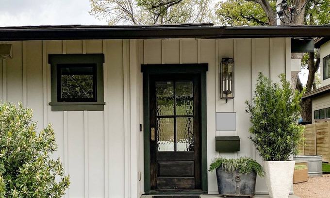 Westfield Casa | Luxury 2-bedroom Designer Home in Deep Eddy, minutes to Downtown & Lady Lake