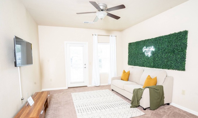 Northside Apartamento | Luxury 2 Bedroom Stay near Airport/Shopping/Hospitals