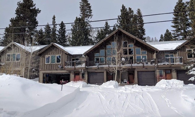 Mammoth Lakes Condominio | Condominio de lujo de 2 habitaciones y 2 baños: perfecto para una familia llena de diversión.