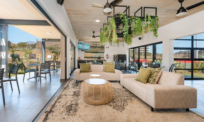Ballito Apartamento | Luxury 2 - Bedroom Upper Floor Apartment