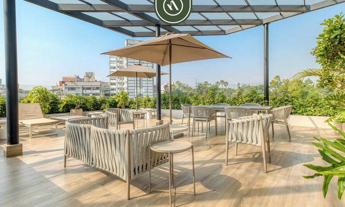 Hipodromo Apartamento | Luxury 2 BR Condo - Rooftop Pool with City View