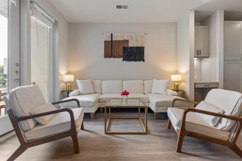 Windsor Park Apartamento | Luxury 2-BR with Juliet Balcony
