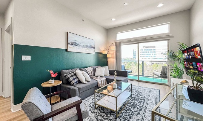 Deep Ellum Apartamento | Luxury 2BD | Deep Ellum | Free Parking | Pool+Gym