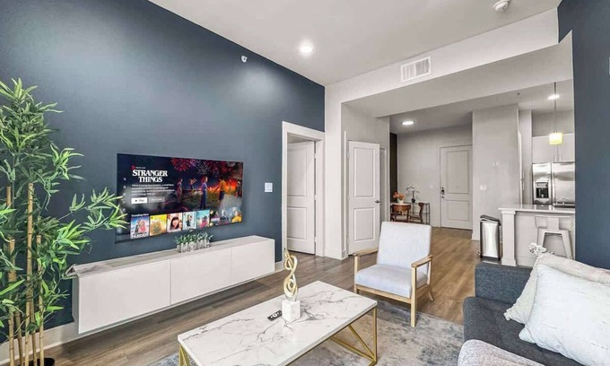 Deep Ellum Apartamento | Luxury 2BD | DT Deep Ellum | 3 Beds | Free Parking