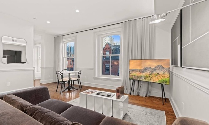 Center City Apartamento | Luxury 2BD Rittenhouse Sq. | Hosted By Stay Rafa