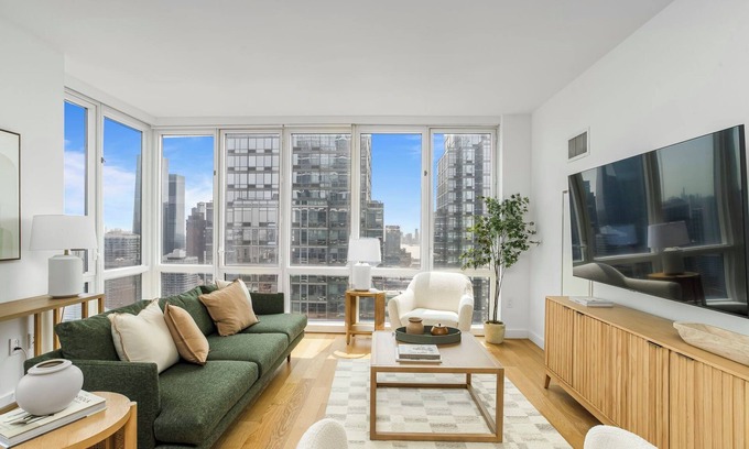 Hell's Kitchen Apartamento | Luxury 2bed 2 bath apt on the clouds near Hudson Yards and Time Square