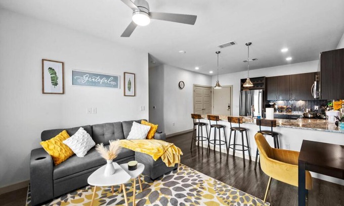 McKinney Apartamento | Luxury 2Bed Queen Suite, Free Parking Wifi Gym, Hwy 121 and PGA Golf Course