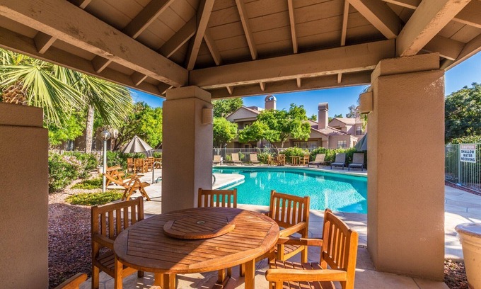 Villa Antigua Condominio | LUJO 2br / 2baRemodel en el CORAZÓN de Scottsdale! PISCINA CLIMATIZADA, GIMNASIO, PISTA DE TENIS