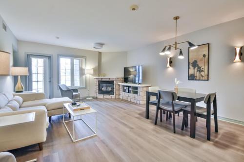 Oro-Medonte Apartamento | Luxury 2BR King Condo with Pool & Spa Access