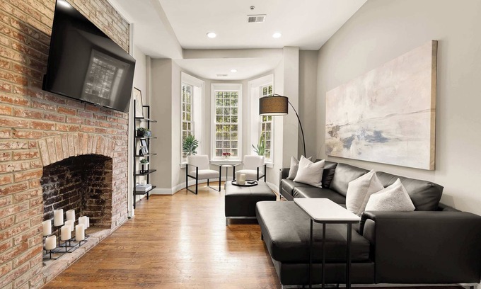 Columbia Heights Apartamento | Luxury 2BR + Parking | Heart of DC – Walk to Metro