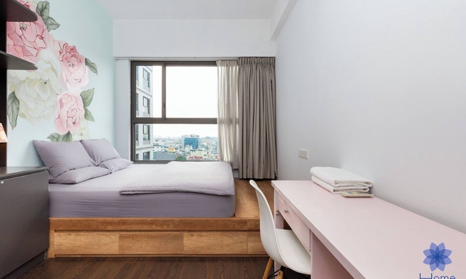 Tan Binh Casa | Luxury 2BRs Apt with Airport View, Free Gym & Pool