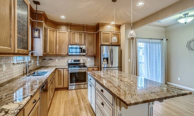 Arbor Lodge Apartamento | Luxury 3/3 apartment close to MAX tram, Fred Meyer at exit 305